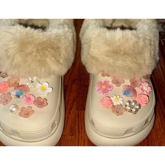 Crocs Furever Crush Faux Fur Lined Clog w/ibbbitz Size 8Women - Picture 2 of 3